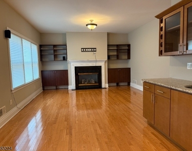 225 Sherman Ave - Photo Thumbnail 4