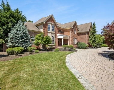 11 Valley Wood Dr - Photo Thumbnail 2