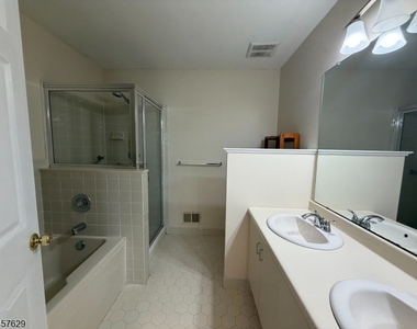30 Columbus Dr - Photo Thumbnail 8