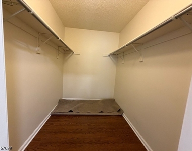 30 Columbus Dr - Photo Thumbnail 9