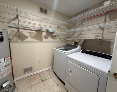 30 Columbus Dr - Photo Thumbnail 13
