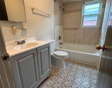 262 Revere Ave - Photo Thumbnail 10