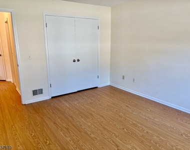 675 Raritan Rd - Photo Thumbnail 13