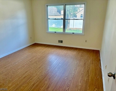 675 Raritan Rd - Photo Thumbnail 12
