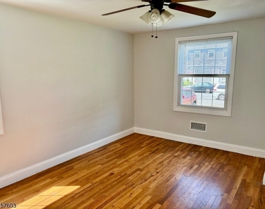937 South Ave W - Photo Thumbnail 5