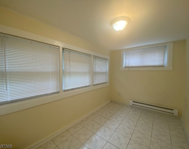 5 Otis Pl - Photo Thumbnail 6