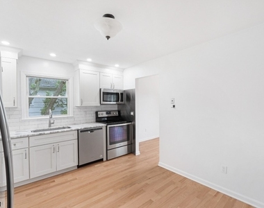 311 Temple Pl - Photo Thumbnail 12