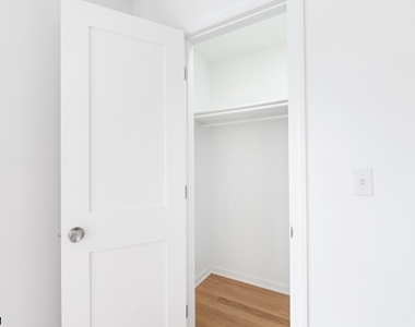 311 Temple Pl - Photo Thumbnail 5