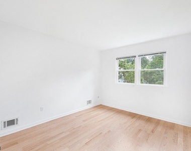 311 Temple Pl - Photo Thumbnail 13