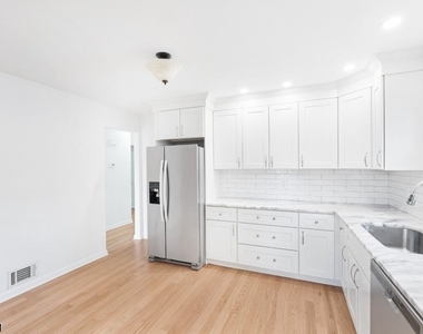 311 Temple Pl - Photo Thumbnail 10