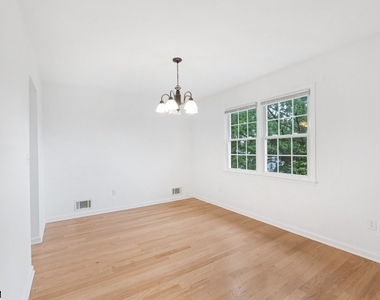 311 Temple Pl - Photo Thumbnail 7