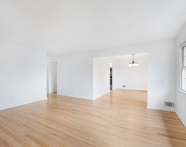 311 Temple Pl - Photo Thumbnail 6
