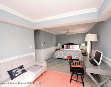 563 Whiting Avenue - Photo Thumbnail 9