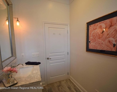 563 Whiting Avenue - Photo Thumbnail 19