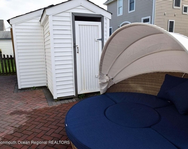 563 Whiting Avenue - Photo Thumbnail 24