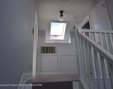 563 Whiting Avenue - Photo Thumbnail 17