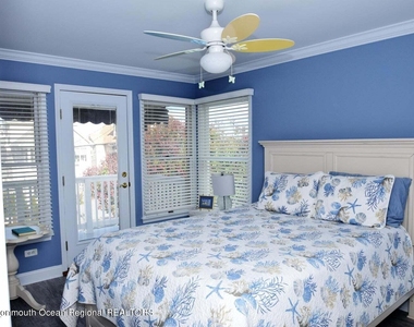 563 Whiting Avenue - Photo Thumbnail 13