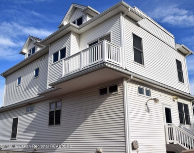 563 Whiting Avenue - Photo Thumbnail 25