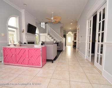 563 Whiting Avenue - Photo Thumbnail 7