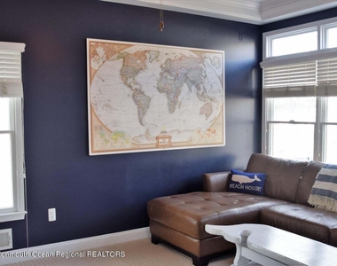 563 Whiting Avenue - Photo Thumbnail 8