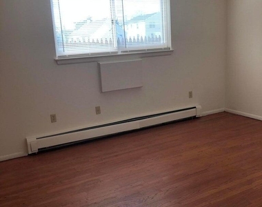 400 Sairs Avenue - Photo Thumbnail 6