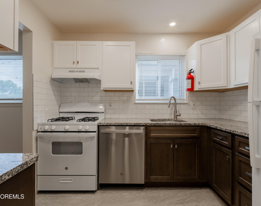 400 Sairs Avenue - Photo Thumbnail 2