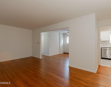 400 Sairs Avenue - Photo Thumbnail 7