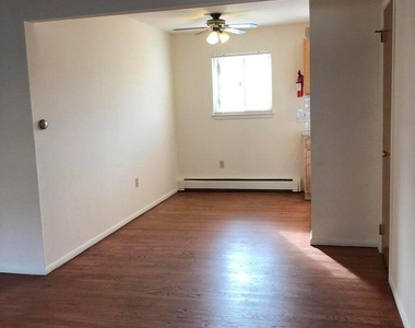 400 Sairs Avenue - Photo Thumbnail 5
