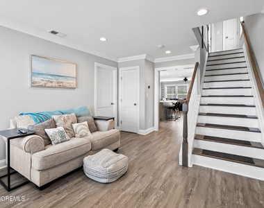 315 Hiering Avenue - Photo Thumbnail 7