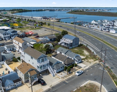 315 Hiering Avenue - Photo Thumbnail 3