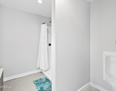 315 Hiering Avenue - Photo Thumbnail 36