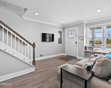 315 Hiering Avenue - Photo Thumbnail 8