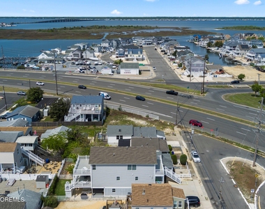 315 Hiering Avenue - Photo Thumbnail 5
