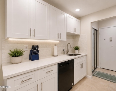 125 Amberly Drive - Photo Thumbnail 4