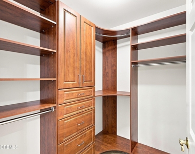 90 Banyan Boulevard - Photo Thumbnail 22