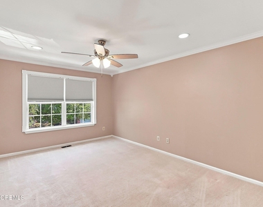 90 Banyan Boulevard - Photo Thumbnail 27