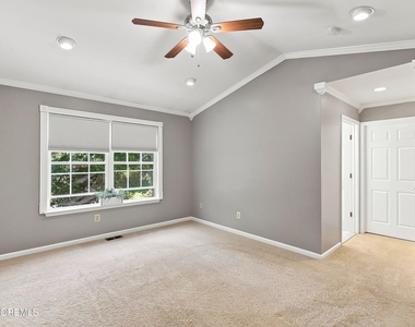90 Banyan Boulevard - Photo Thumbnail 21
