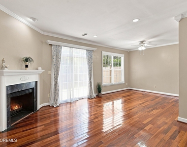 90 Banyan Boulevard - Photo Thumbnail 15
