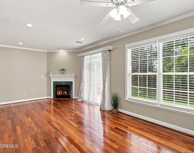 90 Banyan Boulevard - Photo Thumbnail 17