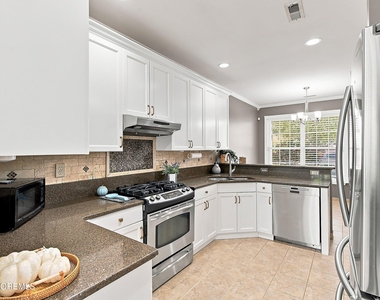 90 Banyan Boulevard - Photo Thumbnail 8