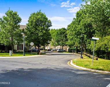 90 Banyan Boulevard - Photo Thumbnail 44