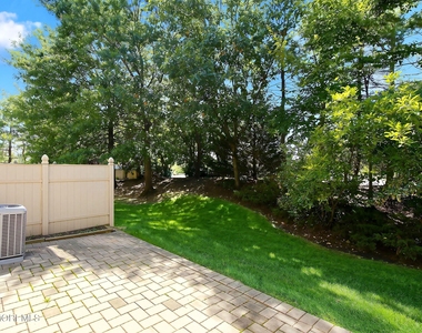 90 Banyan Boulevard - Photo Thumbnail 37