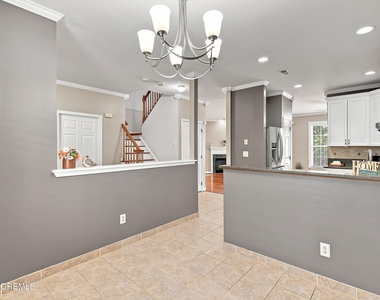 90 Banyan Boulevard - Photo Thumbnail 11