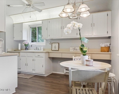 173 Amberly Drive - Photo Thumbnail 23