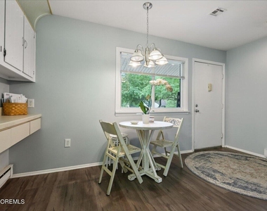 173 Amberly Drive - Photo Thumbnail 4