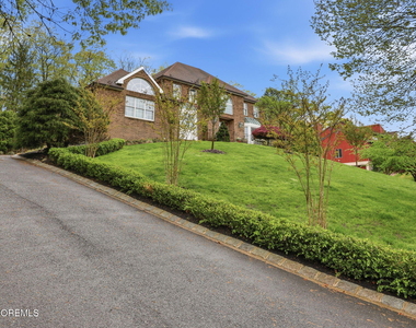 32 Wesley Court - Photo Thumbnail 3