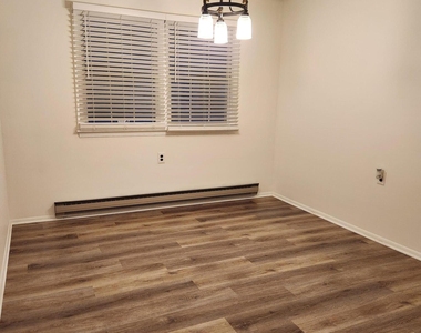 206 Yorktowne Drive - Photo Thumbnail 4