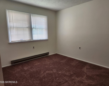 206 Yorktowne Drive - Photo Thumbnail 9