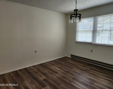 206 Yorktowne Drive - Photo Thumbnail 5