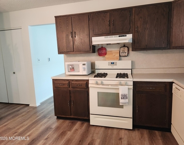206 Yorktowne Drive - Photo Thumbnail 7